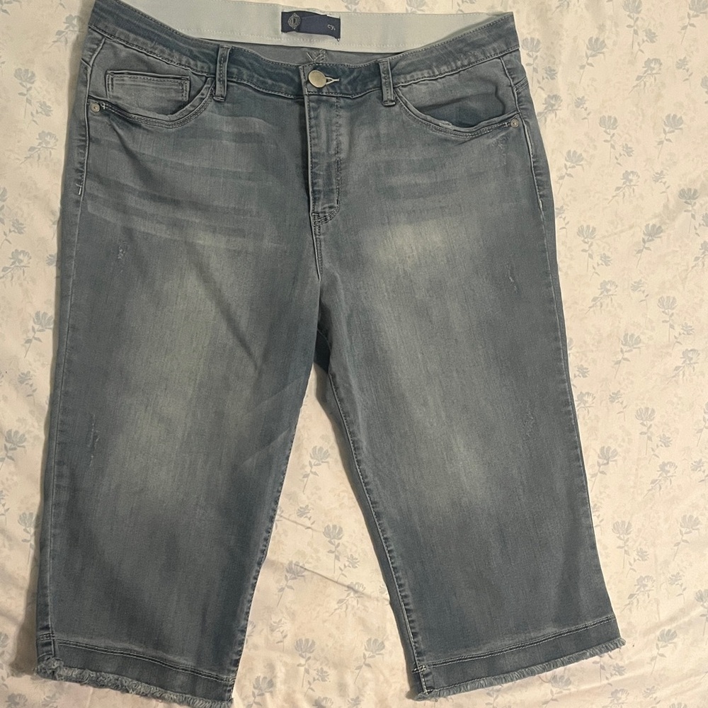 Democracy Light Gray Cropped Jeans